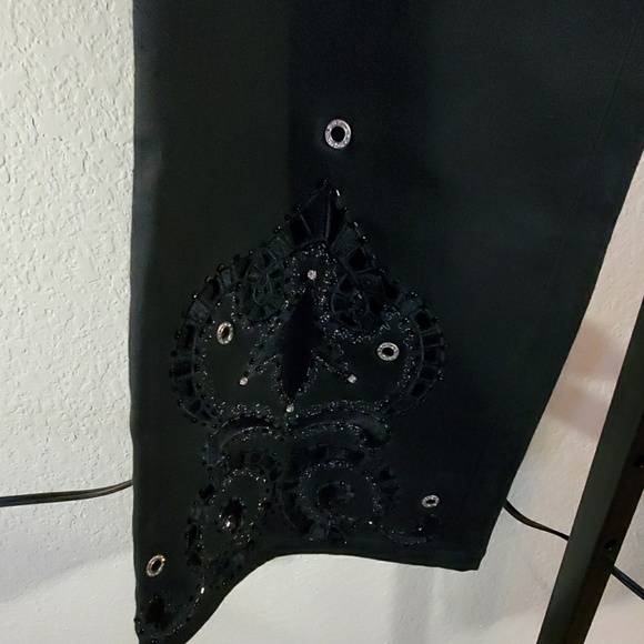 Sassy Thai Jeans - Picture 2 of 8